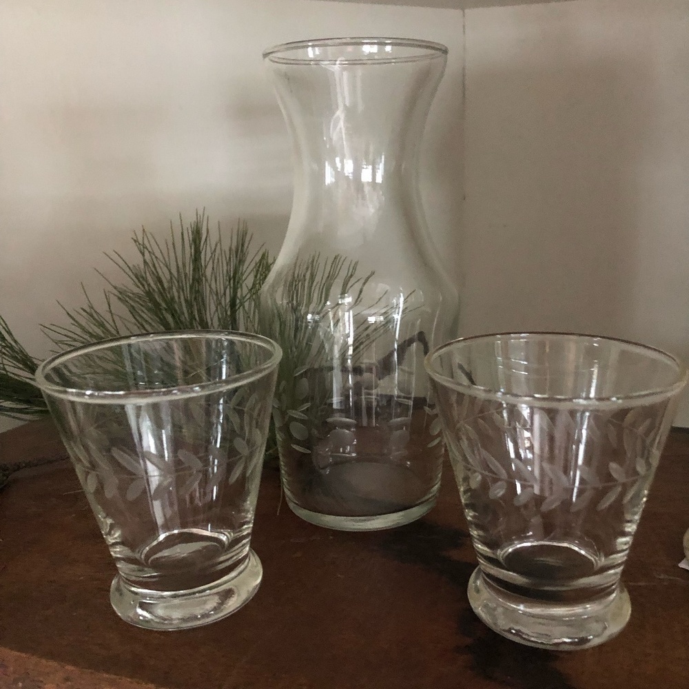 VINTAGE SMALL ETCHED CARAFE WITH 2 SMALL ETCHED GLASSES